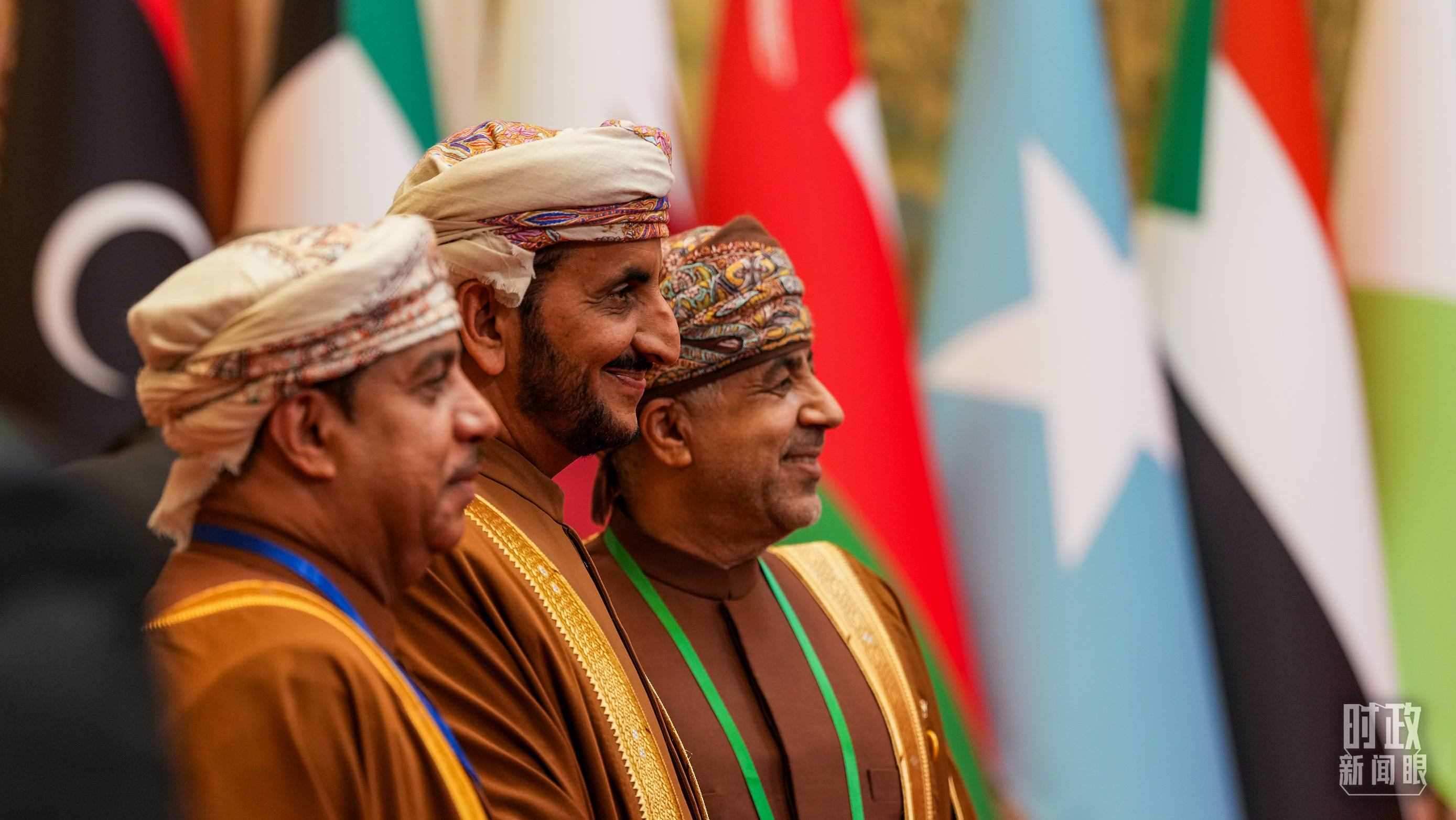 △與會(huì)代表在現(xiàn)場合影留念。（總臺(tái)國廣記者李晉拍攝）