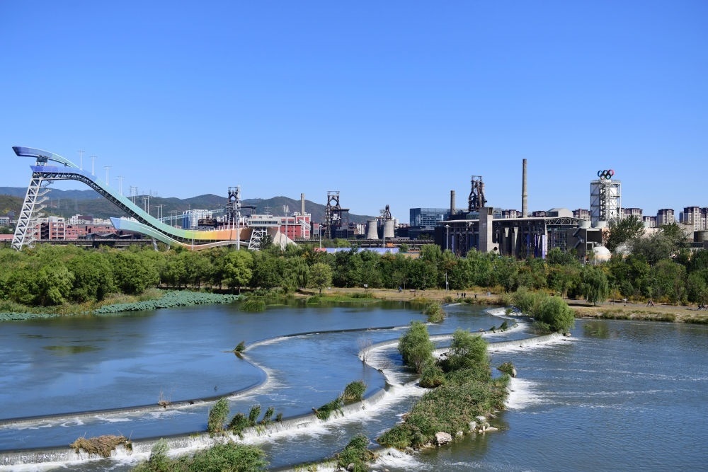 在北京首鋼園附近拍攝的永定河（2022年10月4日攝）。新華社記者 張晨霖 攝