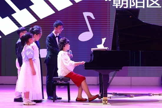 鮑蕙蕎擔任指導(dǎo)。通過專家的點評