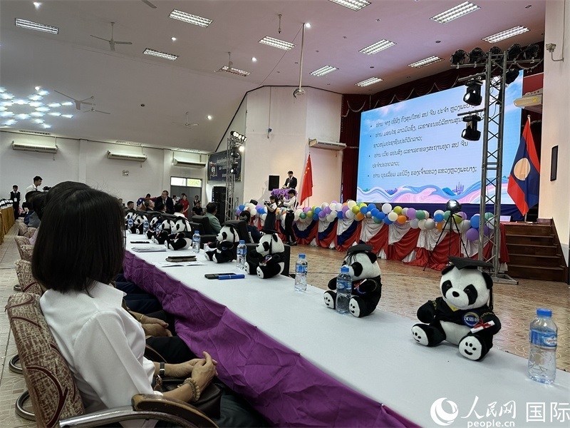 圖片：中老嘉賓在第二十三屆漢語橋世界大學(xué)生中文比賽老撾賽區(qū)決賽上致辭。孫廣勇攝