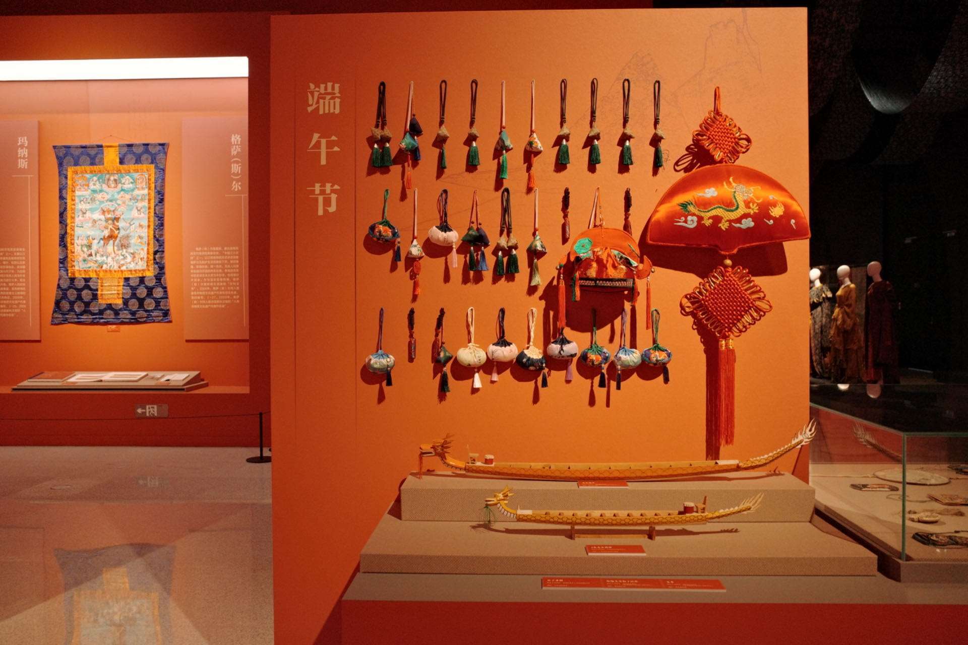 “氣象萬(wàn)千——中國(guó)非遺保護(hù)實(shí)踐主題展”展示了端午節(jié)主題的非遺。人民網(wǎng)記者 劉微攝