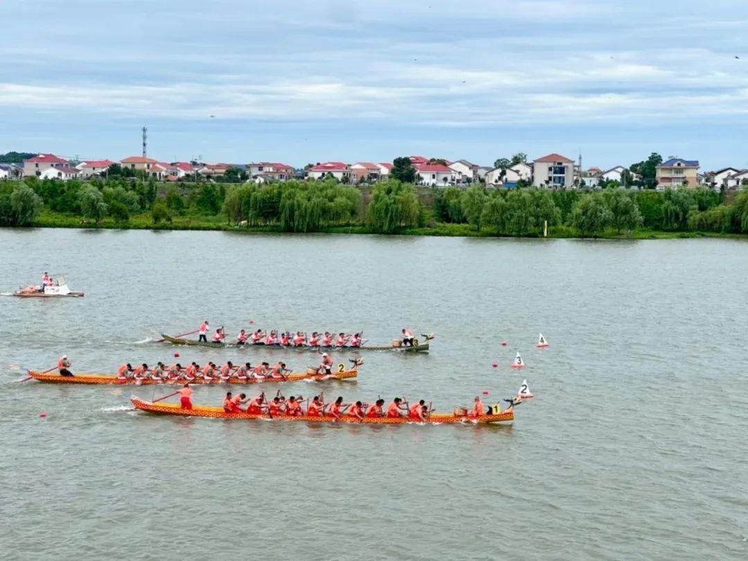汨羅江上的龍舟競渡