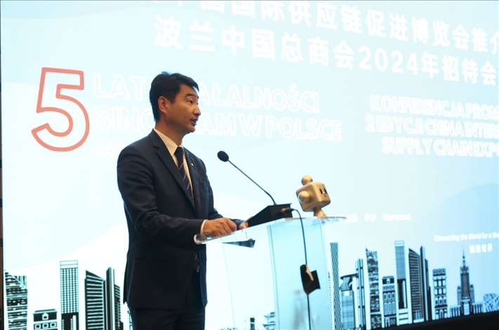 波蘭中國(guó)總商會(huì)會(huì)長(zhǎng)胡新元致辭。