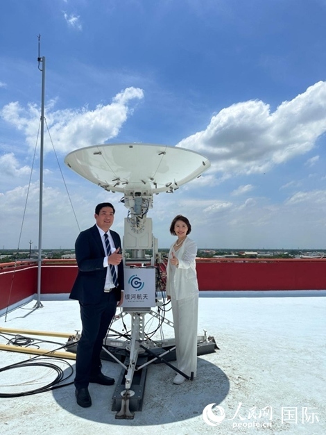 中泰兩國校企合作共贏。左為馬漢科理工大學(xué)校長帕納威·普卡亞多，右為銀河航天聯(lián)合創(chuàng)始人劉暢。人民網(wǎng)記者 簡承淵攝