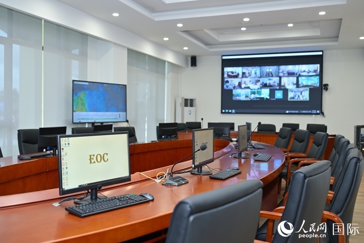 援緬甸國家疾控中心應急指揮中心內(nèi)。人民網(wǎng)記者 謝佳君攝