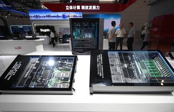 這是6月20日在博覽會上拍攝的中科曙光展區(qū)的一臺人工智能服務(wù)器。新華社記者 趙子碩 攝