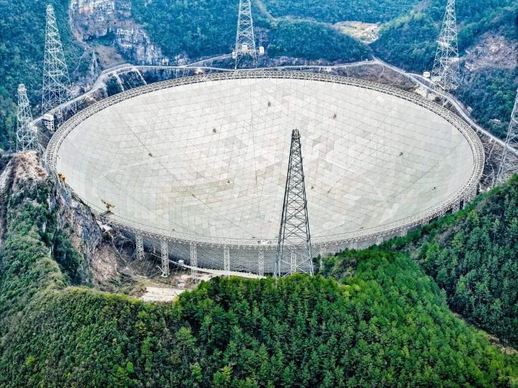 這是2024年2月26日拍攝的位于貴州的“中國天眼”（無人機全景圖片，維護保養(yǎng)期間拍攝）。新華社記者 歐東衢 攝