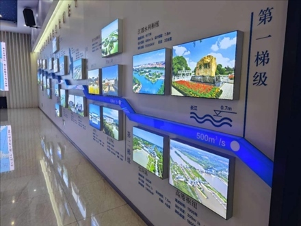 長江水跨越13級“階梯”一路北上。人民網(wǎng)記者 黃鈺攝