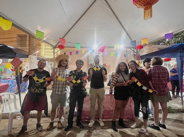 參與者體驗(yàn)文化碰撞與融合的樂趣。 圣保羅州立大學(xué)孔子學(xué)院供圖