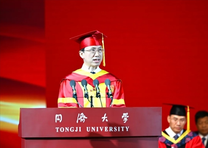 同濟(jì)大學(xué)校長(zhǎng)、中國工程院院士鄭慶華