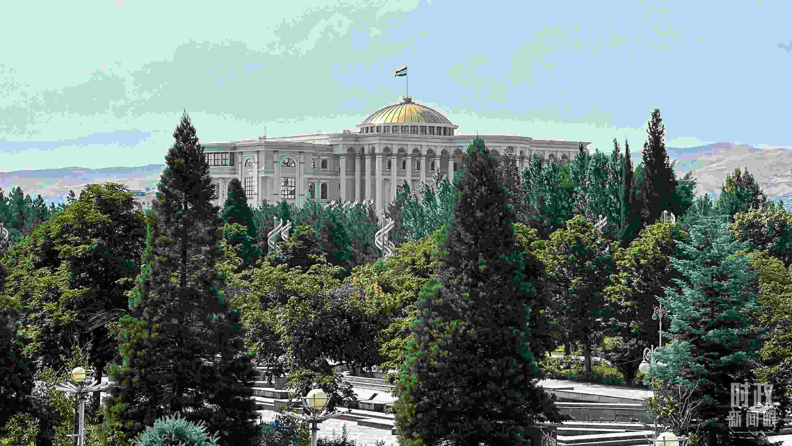 △塔吉克斯坦總統(tǒng)府。（總臺央視記者趙化拍攝）