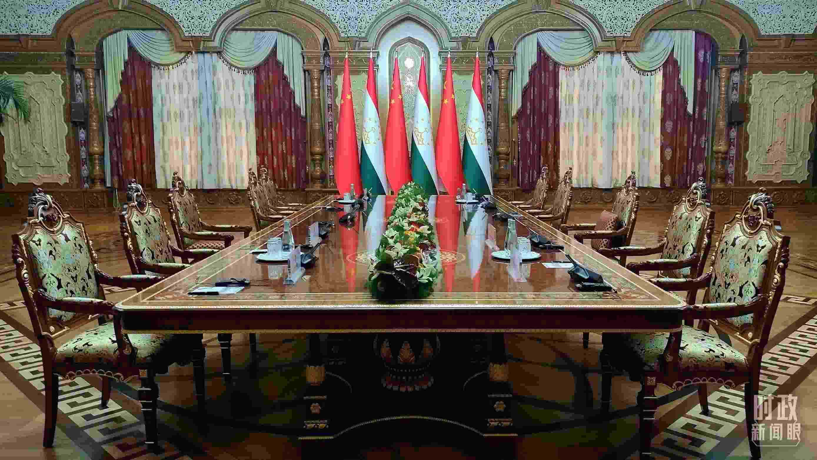 △中塔元首小范圍會談開始前。（總臺央視記者薛冠南拍攝）