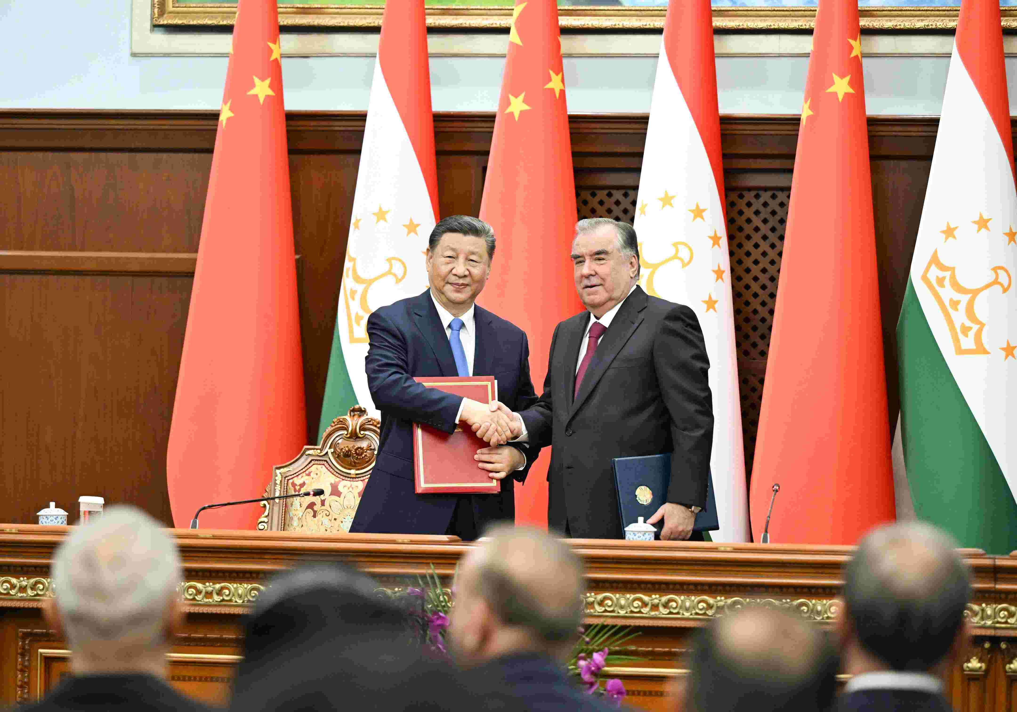 當(dāng)?shù)貢r間2024年7月5日下午，習(xí)近平主席同塔吉克斯坦總統(tǒng)拉赫蒙在杜尚別總統(tǒng)府舉行會談。會談后，兩國元首共同簽署《中華人民共和國和塔吉克斯坦共和國關(guān)于發(fā)展新時代全面戰(zhàn)略合作伙伴關(guān)系的聯(lián)合聲明》。