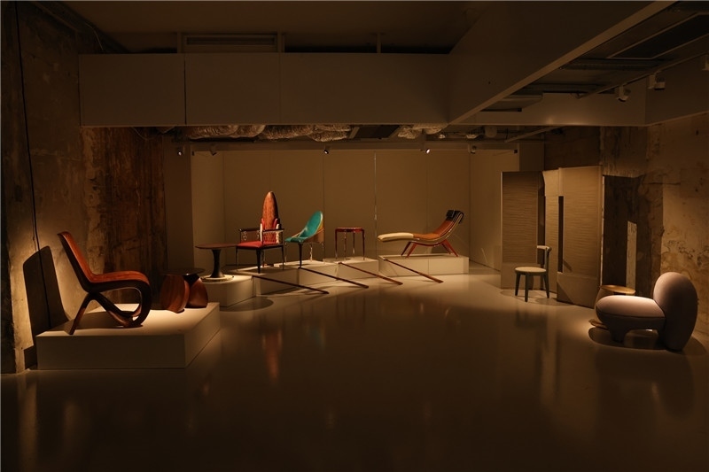 《新生萬(wàn)物-中國(guó)非遺與當(dāng)代設(shè)計(jì)展》展廳。陽(yáng)光媒體集團(tuán)供圖