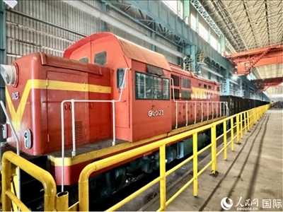 運(yùn)輸通鋼產(chǎn)品的火車。人民網(wǎng) 謝瑩攝