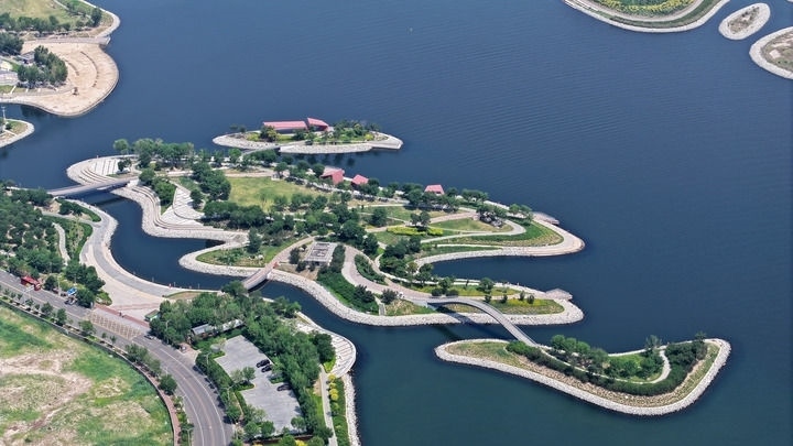 這是2024年6月28日拍攝的天津市濱海新區(qū)南灣公園一景（無人機(jī)照片）。新華社記者 李然 攝