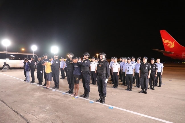 押解現(xiàn)場(chǎng)。公安部供圖