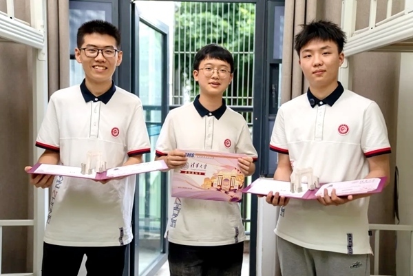 王子源（左）、母翰堯（中）、郭洋君（右）。清華大學(xué)供圖