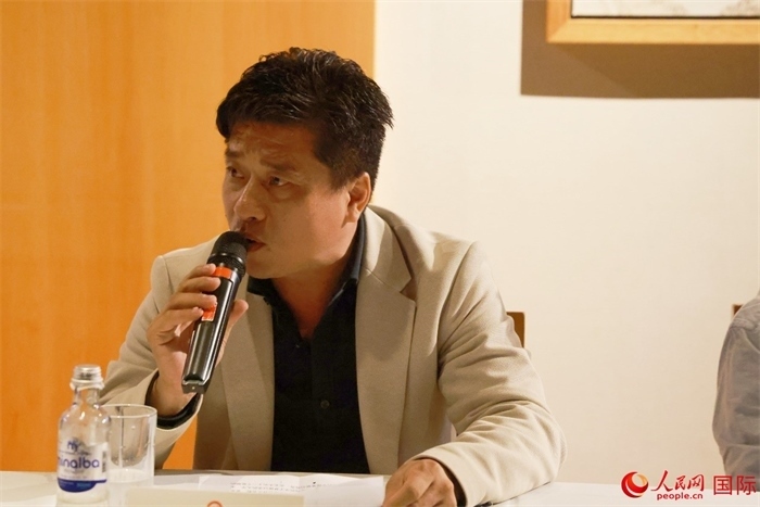 巴西中國浙江商會會長鄭俠茂在座談會上致辭。人民網(wǎng)記者 陳海琪攝