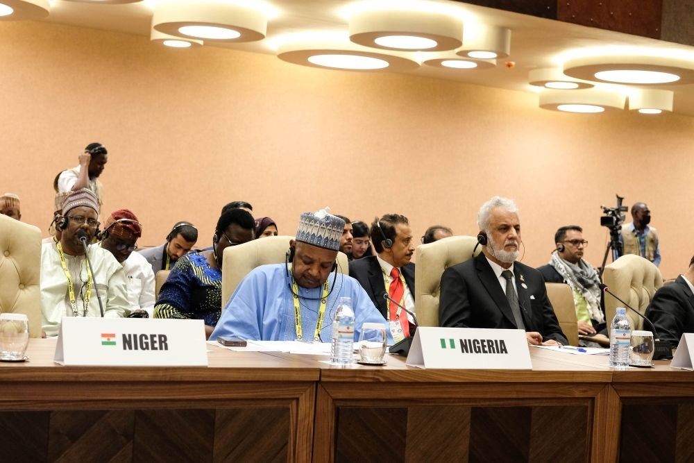 1月20日，與會(huì)代表出席在烏干達(dá)首都坎帕拉舉行的不結(jié)盟運(yùn)動(dòng)第19次峰會(huì)閉幕式。新華社發(fā)（阿佳拉·納瓦達(dá)攝）