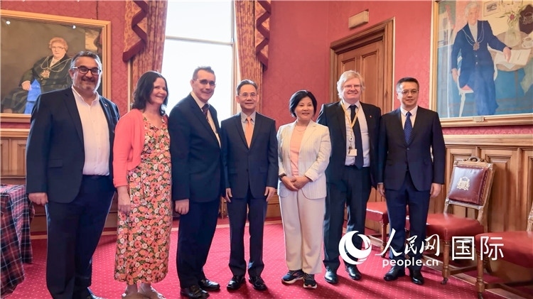 圖為阿伯丁市政廳會(huì)見現(xiàn)場(chǎng)。人民網(wǎng) 郭錦標(biāo)攝