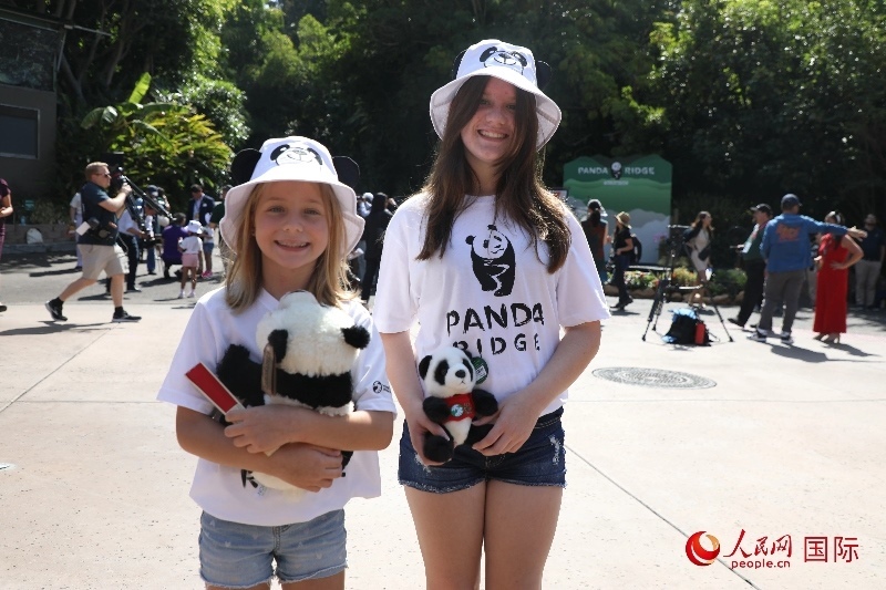 3、美國(guó)當(dāng)?shù)卦S多民眾來(lái)圣迭戈動(dòng)物園看熊貓。 人民網(wǎng)記者 李志偉攝