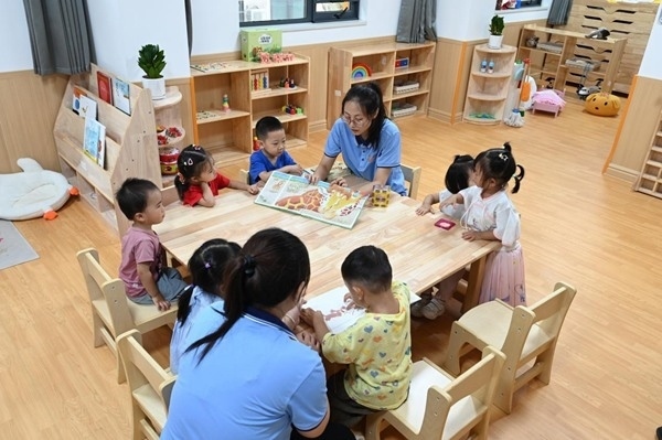 鄭州市金水區(qū)杜嶺街道工會專門開設(shè)了低幼兒童托管班。人民網(wǎng)記者王玉興攝