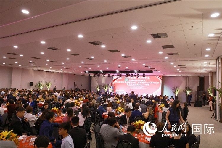 當?shù)貢r間8月24日晚，巴西中國浙江商會第六屆理監(jiān)事會就職典禮在里約熱內(nèi)盧舉行。圖為就職典禮現(xiàn)場。人民網(wǎng)記者 陳海琪攝