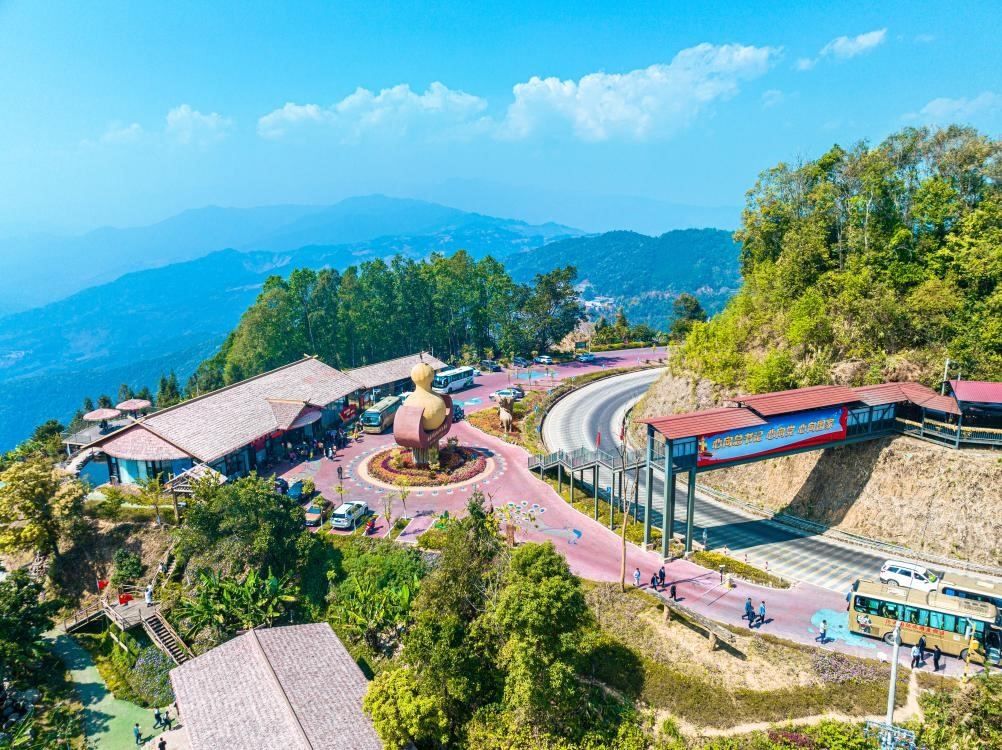 這是位于班洪鄉(xiāng)班洪村下班壩自然村的葫蘆王地AAAA級(jí)景區(qū)游客服務(wù)中心。（滄源縣融媒體中心供圖）