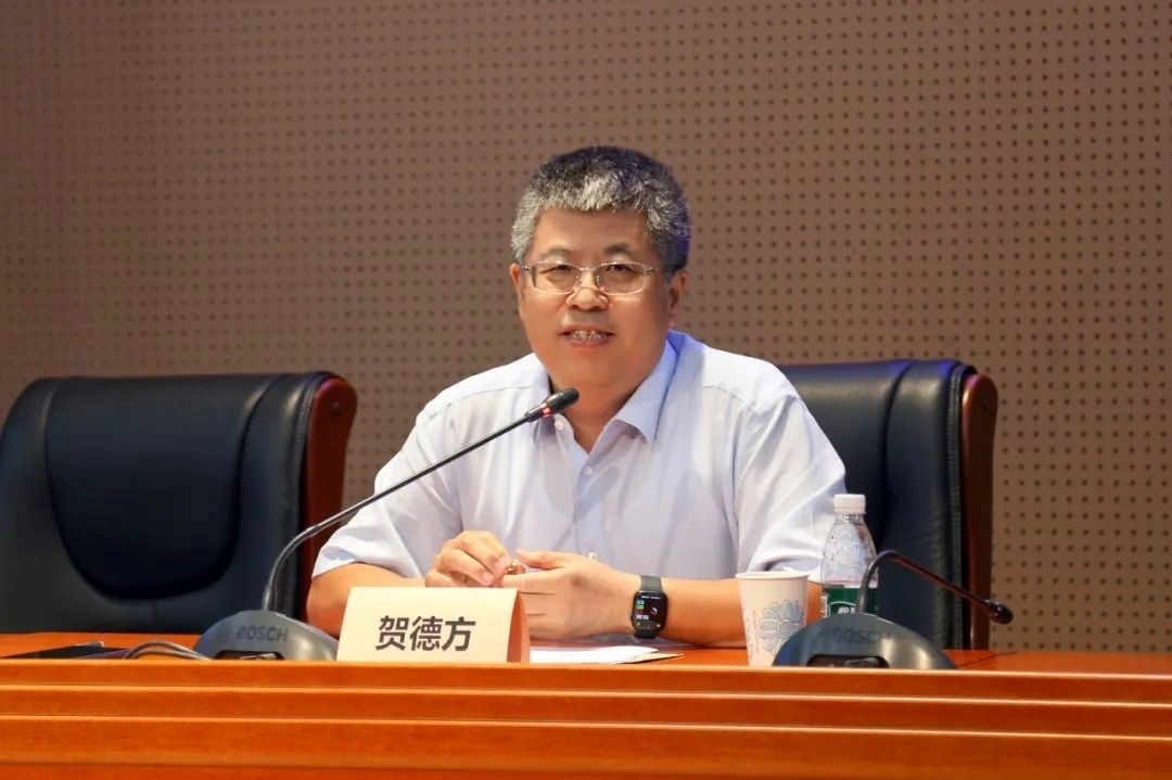 國務(wù)院參事、科技部原副秘書長、中國科技評估與成果管理研究會理事長賀德方致辭。主辦方供圖