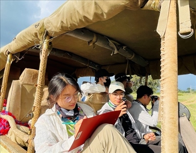 支隊成員開展長頸鹿監(jiān)測國際志愿工作。林源攝