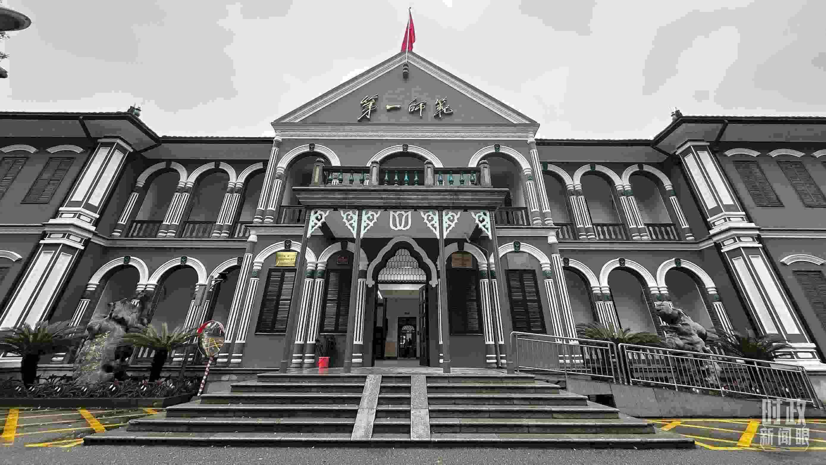  △2024年3月，習(xí)近平來到湖南第一師范學(xué)院（城南書院校區(qū)）考察。當(dāng)時他說，國家要強大，必須辦好教育。（總臺央視記者覃思拍攝）