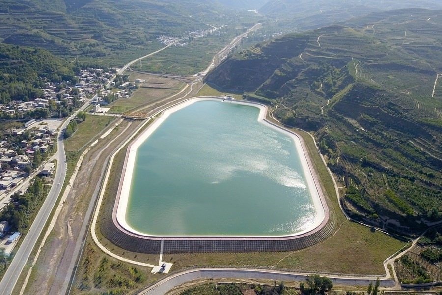 這是在天水市拍攝的已投用的天水城區(qū)引洮供水工程楊家灣調(diào)蓄水池（無人機(jī)照片）。新華社記者 范培珅 攝