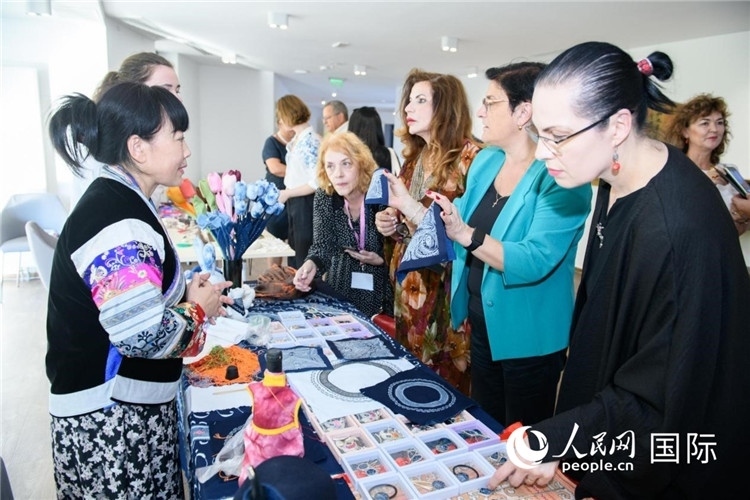 蠟染展示。傅永山攝