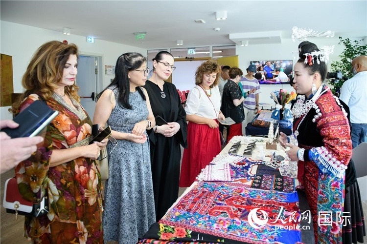 苗族銀器展示。傅永山攝