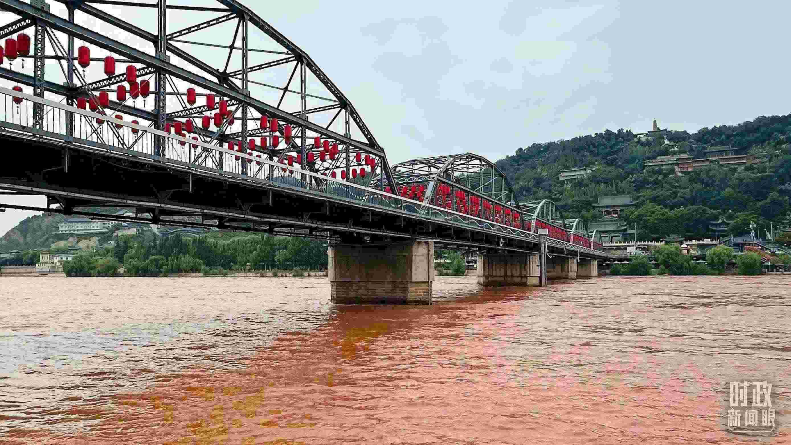 △黃河蘭州中山橋段。（總臺(tái)央視記者范一鳴拍攝）