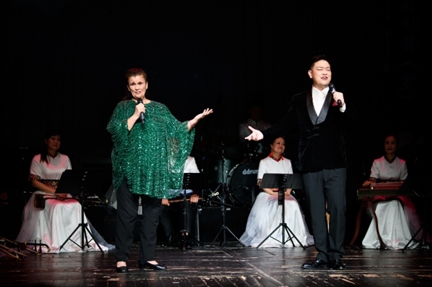 中羅歌唱家合唱《摩爾多瓦的玫瑰》。傅永山 攝