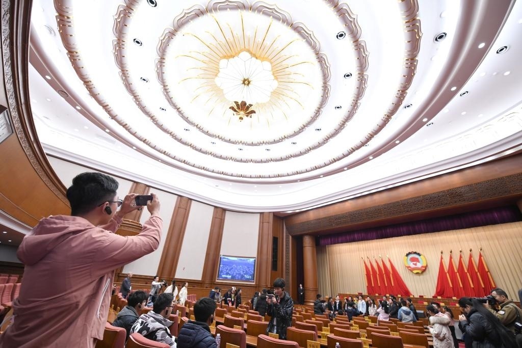 2019年11月16日，全國(guó)政協(xié)機(jī)關(guān)舉辦第一次公眾開放日活動(dòng)，約200名高校師生、街道工作人員、退休干部、居民代表等參加。新華社記者 岳月偉 攝