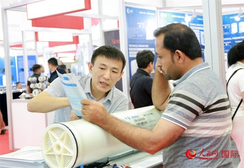 中企產(chǎn)品介紹。人民網(wǎng)記者管克江攝