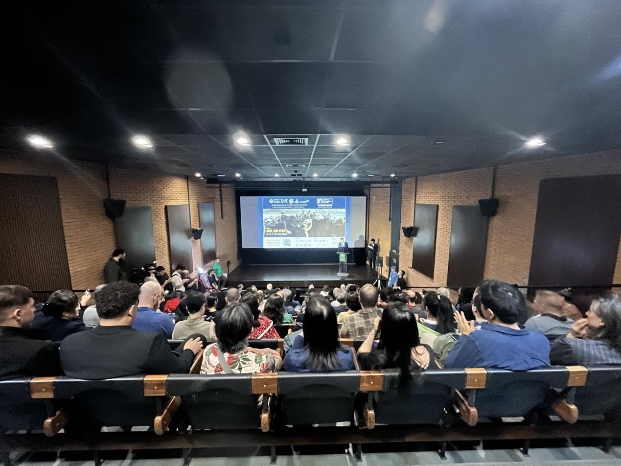 當(dāng)?shù)貢r(shí)間10月3日晚，由巴西圣保羅州立大學(xué)孔子學(xué)院舉辦的第九屆圣保羅中國(guó)電影展在圣保羅文化中心拉開帷幕。巴西圣保羅州立大學(xué)孔子學(xué)院供圖