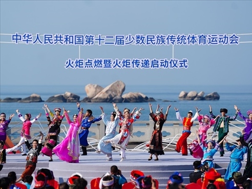 啟動儀式現(xiàn)場的舞蹈表演。人民日報(bào)記者 陶相安攝