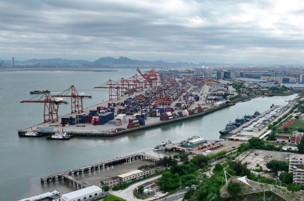 這是中國（福建）自由貿(mào)易試驗區(qū)廈門片區(qū)內(nèi)的廈門海天碼頭（2024年9月4日攝）。