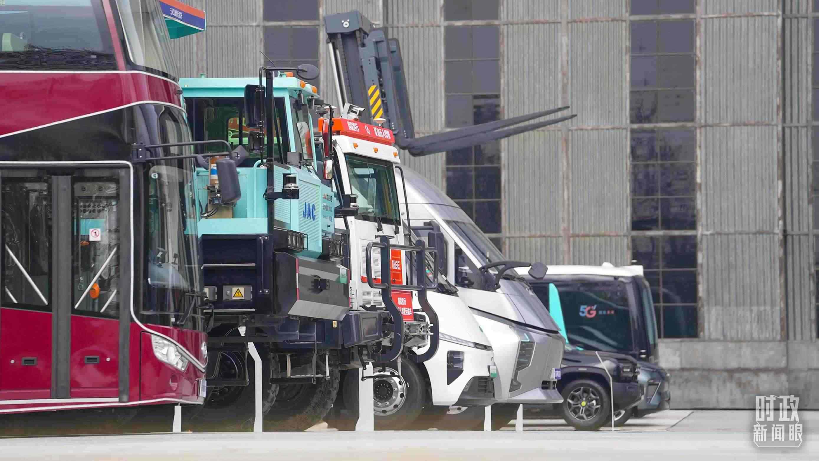 △安徽省重大科技創(chuàng)新成果集中展示展出的新能源汽車。（總臺(tái)央視記者金雨秋拍攝）