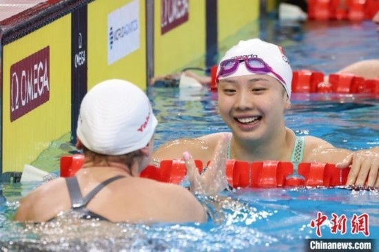 10月19日晚，2024年世界泳聯(lián)游泳世界杯上海站結(jié)束第二個(gè)比賽日的爭(zhēng)奪。圖為中國選手唐錢婷在女子100米蛙泳決賽中。 中新社記者 湯彥俊 攝