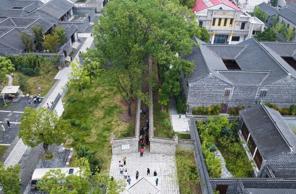 ↑位于安徽省桐城市的六尺巷。