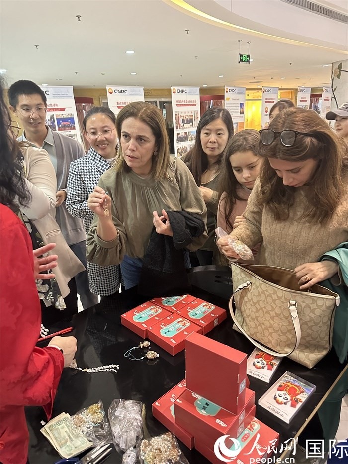 中國傳統(tǒng)非物質文化遺產互動展示。人民網記者 郝瑞敏攝