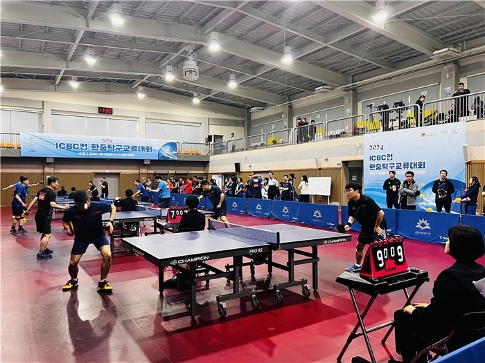 圖為中韓業(yè)余乒乓球友誼賽現(xiàn)場(chǎng)。 首爾中國(guó)文化中心供圖