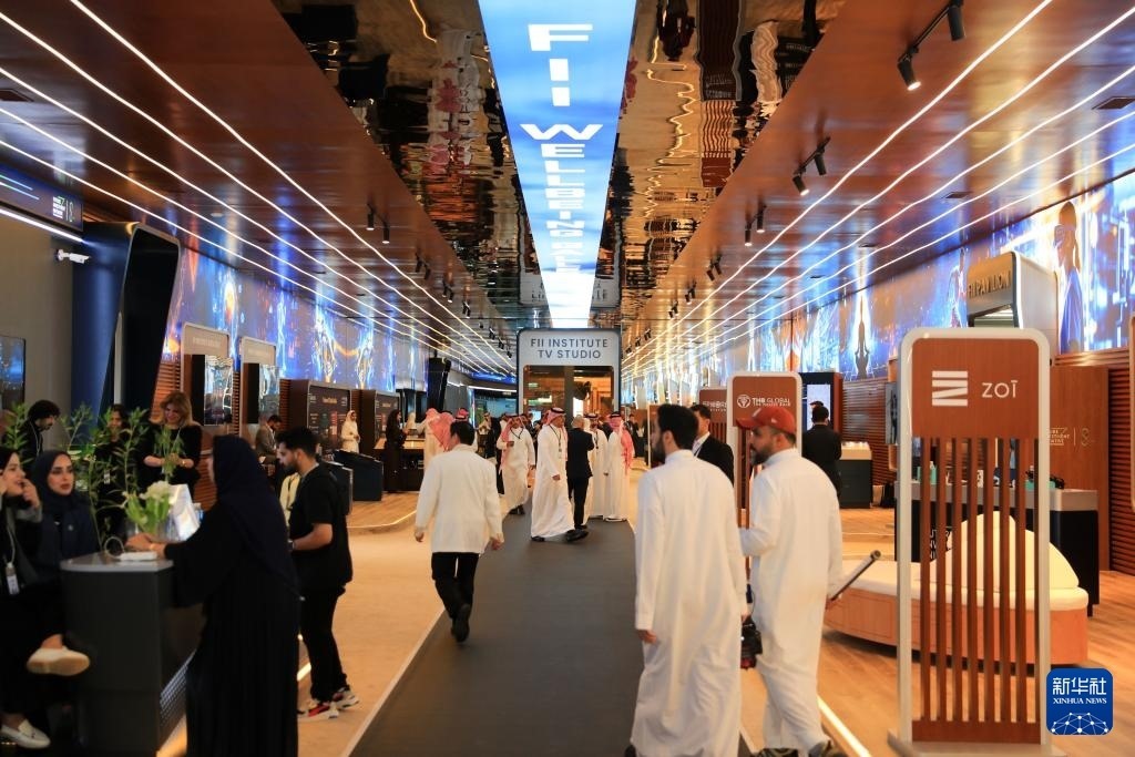 10月31日，在沙特阿拉伯首都利雅得，人們參加第八屆沙特“未來投資倡議”大會。新華社記者 隋先凱 攝