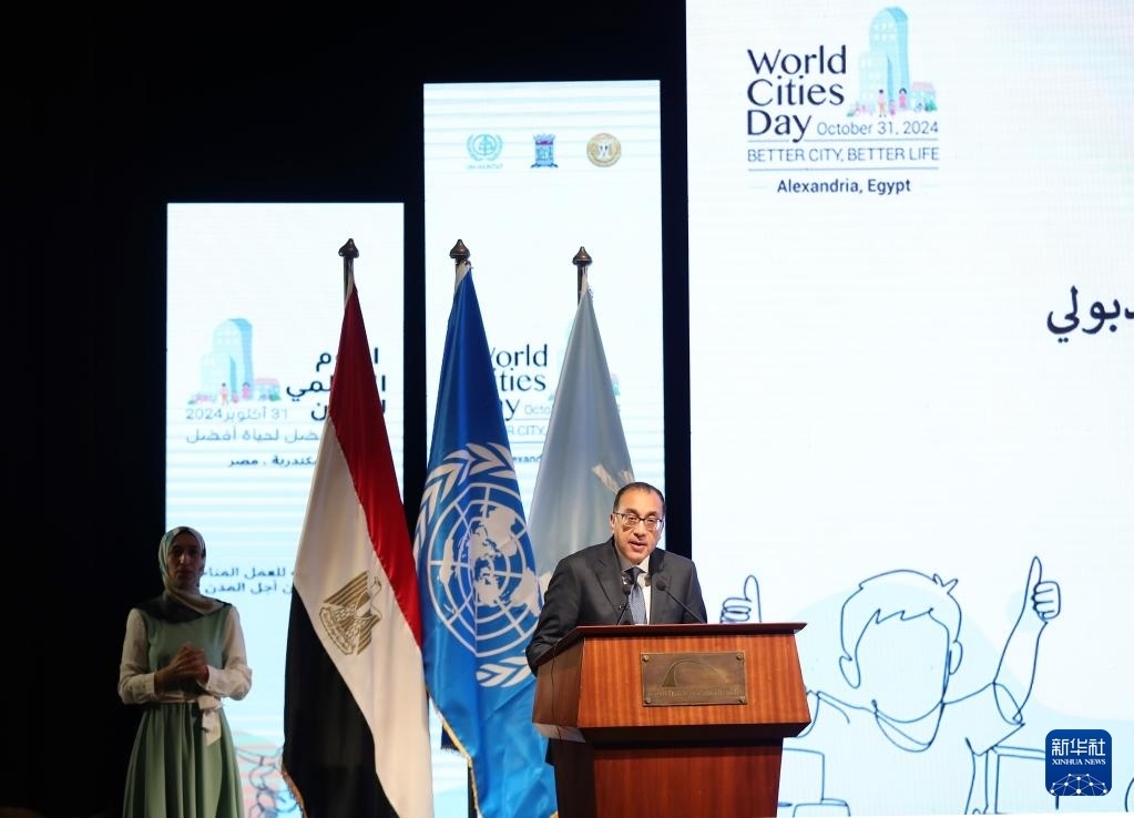 10月31日，在埃及亞歷山大，埃及總理馬德布利在活動(dòng)上致辭。新華社記者 王東震 攝