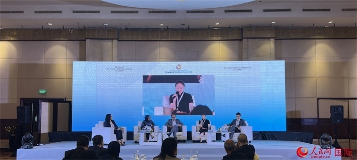 “企業(yè)對中國東盟互聯(lián)互通的責(zé)任與貢獻(xiàn)”分議題討論現(xiàn)場。人民網(wǎng)記者 曹師韻攝